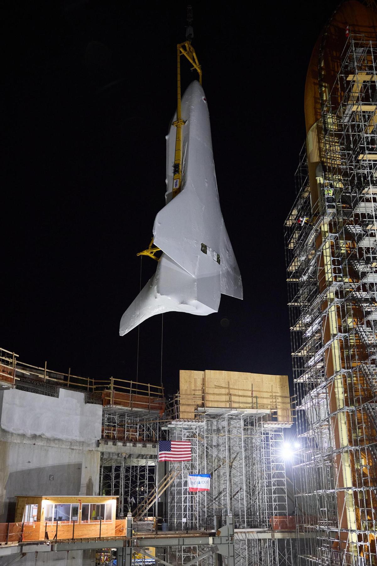 El transbordador Endeavour se instala en California para ser expuesto