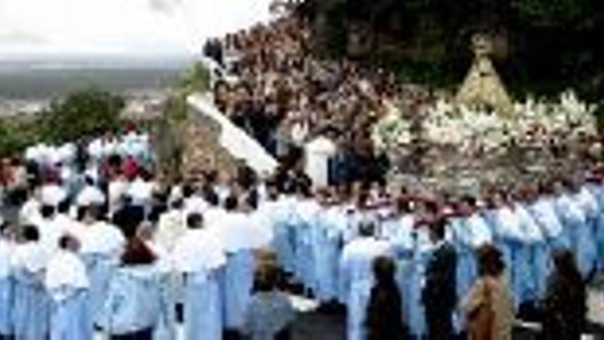 La lluvia no desluce el homenaje de la Montaña a las víctimas del 11-M