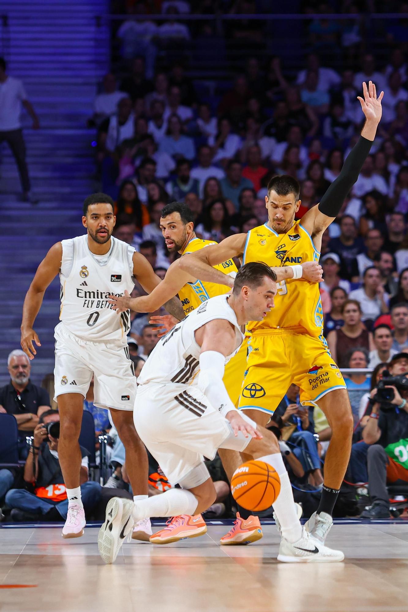 Galería del debut liguero del CB Gran Canaria ante el Real Madrid