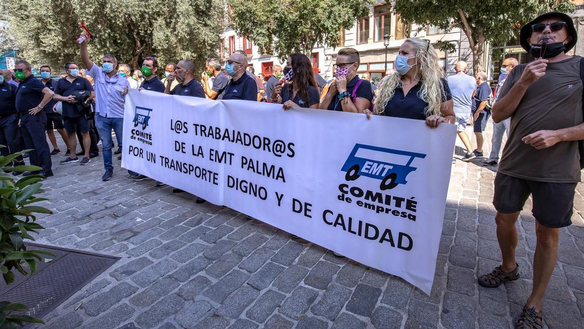 Los trabajadores de la EMT volverán a protestar el la plaza de Cort el próximo día 27.