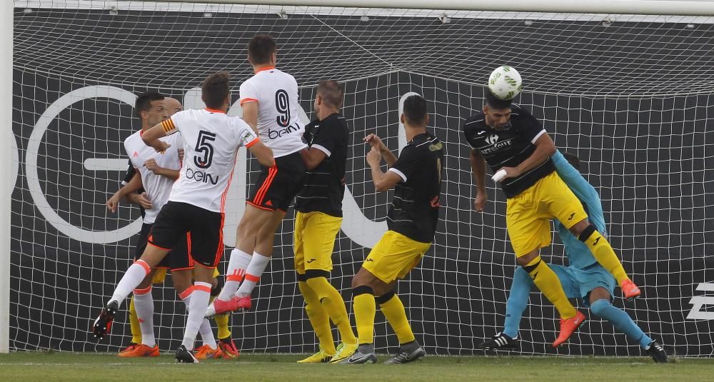 Las mejores imágenes del Valencia Mestalla - AE Prat