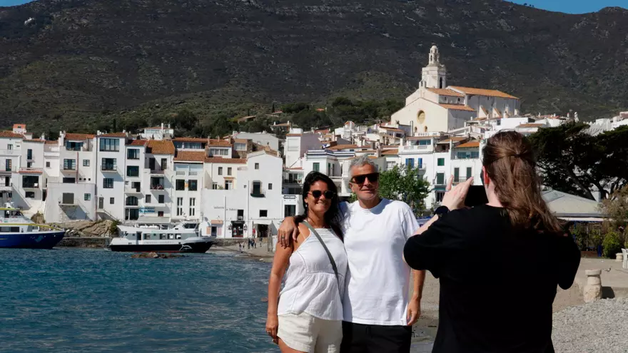 Vídeo: Cadaqués estudia quants turistes pot assumir el poble per no convertir-se en "un parc temàtic"