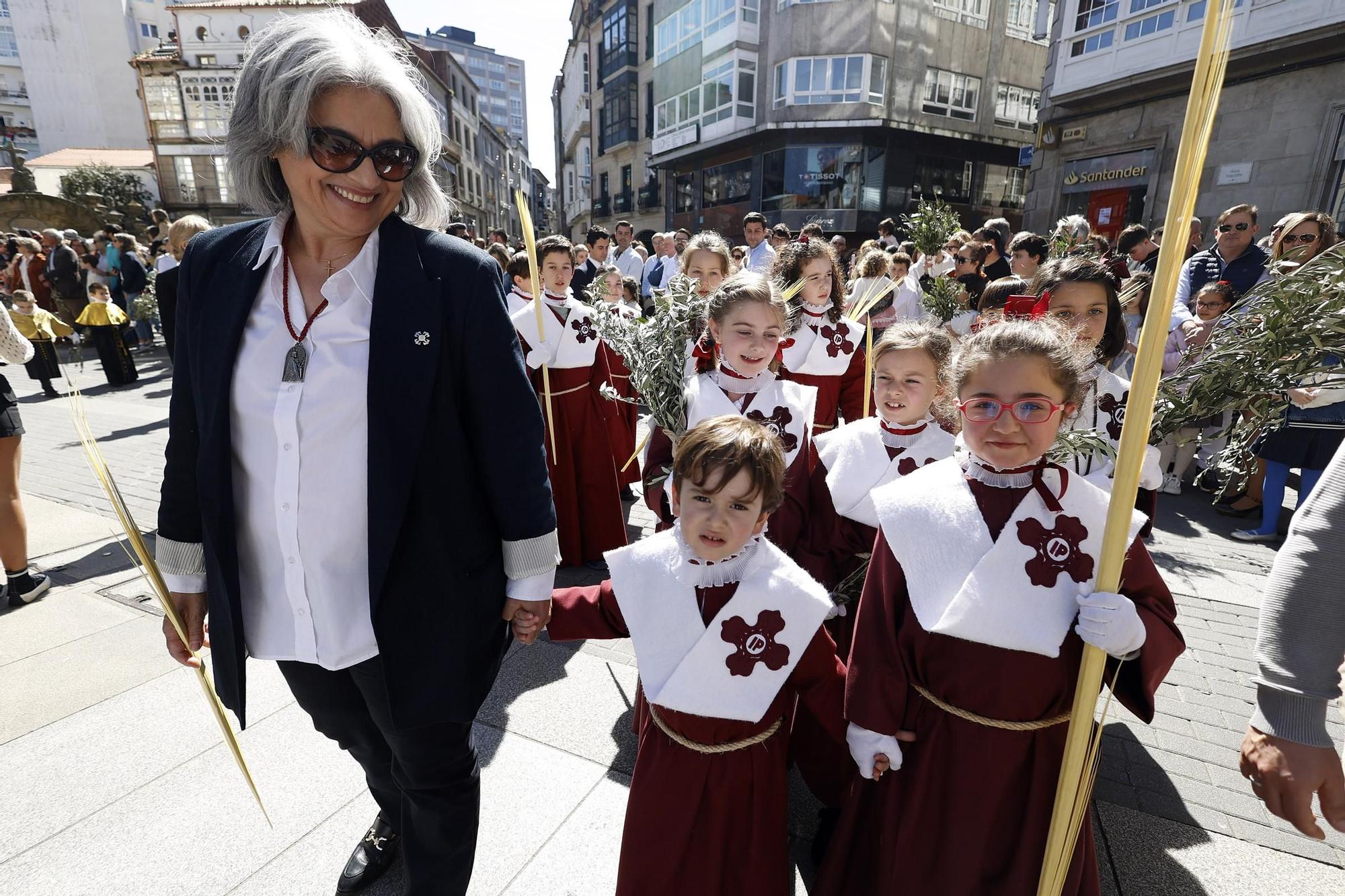 Cientos de fieles acuden a la procesión de la 'Burrita'