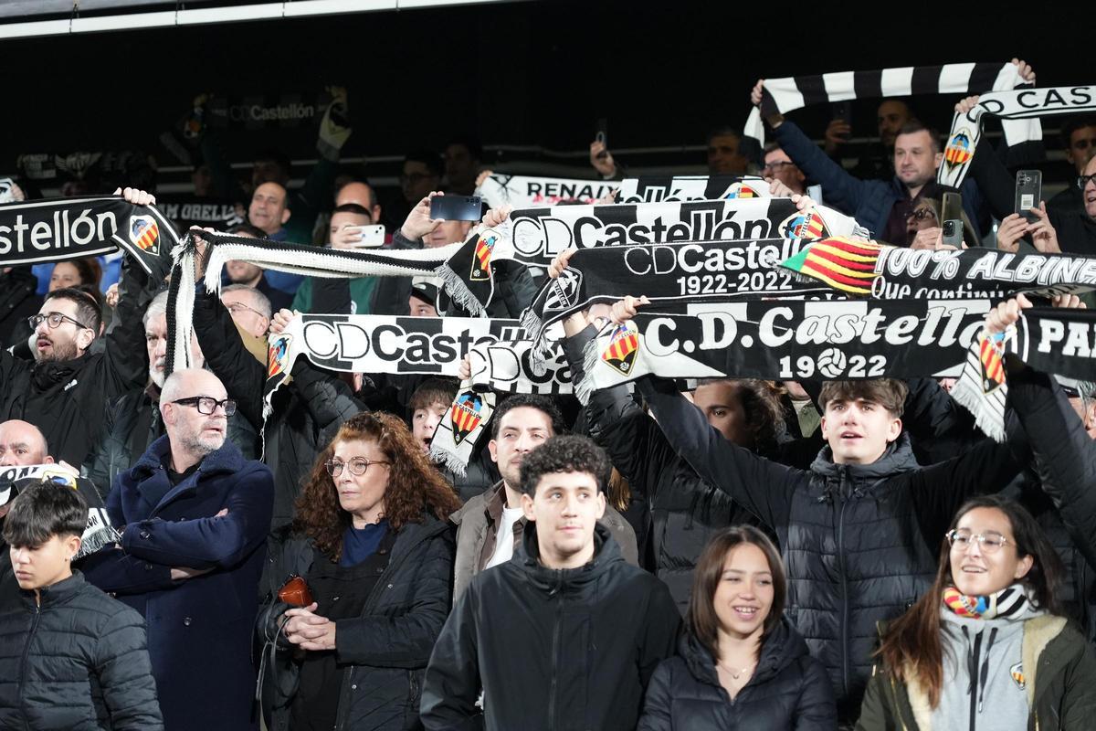 Albinegros en el SkyFi Castalia.