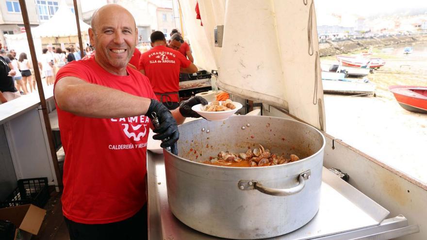 O Cantiño se lanza a degustar uno de sus grandes manjares: la almeja roja