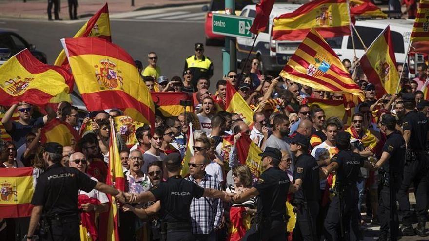 La presidenta de las Cortes de Aragón denunciará el botellazo a la Policía