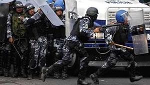 La policia es dirigeix a la zona dels disturbis a Tegucigalpa.