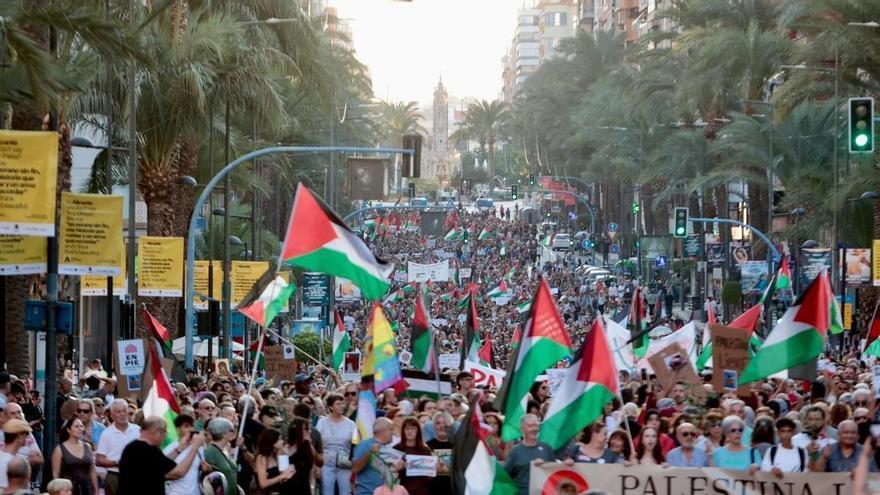 Más de 80 colectivos marchan en Alicante por Palestina