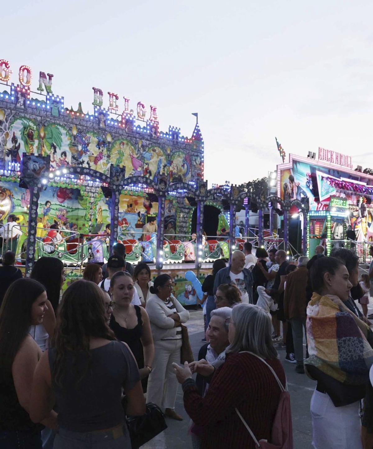 La afluencia de gente fue notable en la noche de ayer. | PABLO HERNÁNDEZ