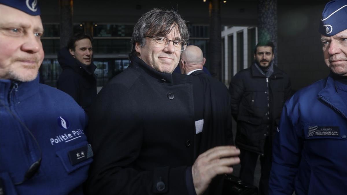 Carles Puigdemont llega a una audiencia en el Palacio de Justicia en Bélgica.