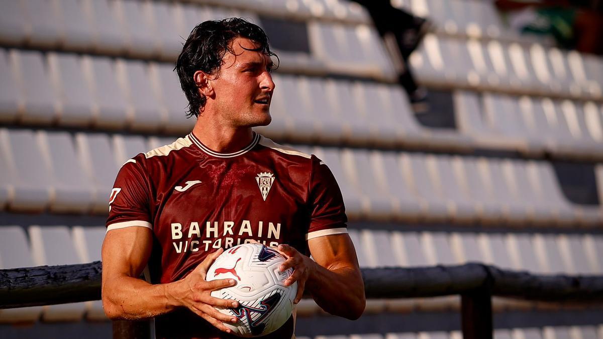 Juan Gutiérrez, durante el amistoso entre el Córdoba CF y el Orlando Pirates, en el Marbella Football Center.