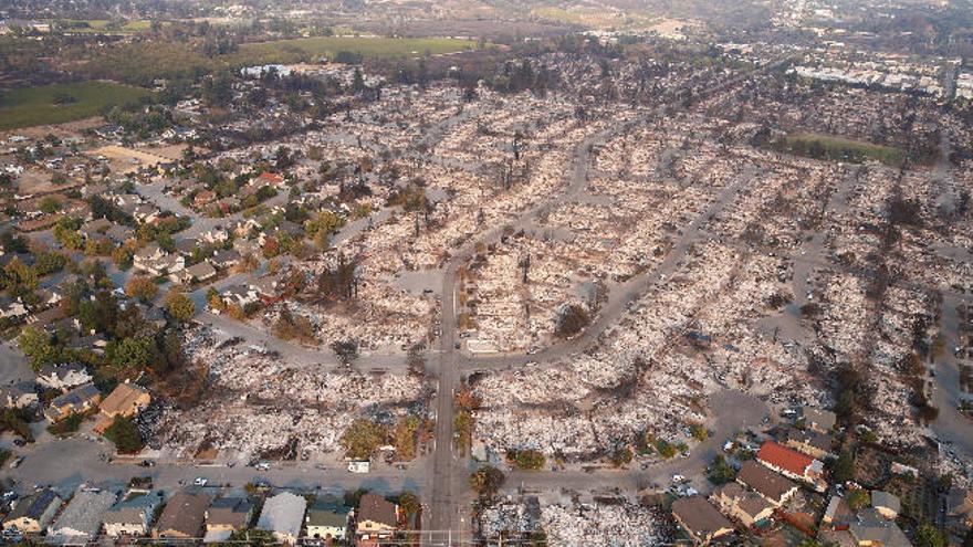 California sigue sin controlar los 20 incendios que dejan ya 24 muertos