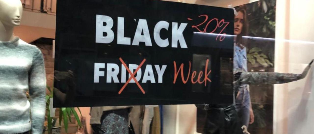 Muchos establecimientos de la zona apostaron por pasar del Black Friday a la Black Week. |   // A.CELA