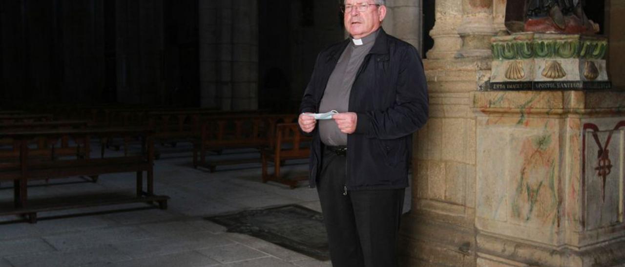 El deán de la catedral, José Pérez Domínguez. |   // IÑAKI OSORIO