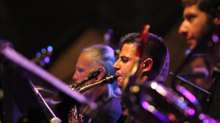 Algunos de los miembros de la banda ibicenca durante una actuación del festival Eivissa Jazz 2013.