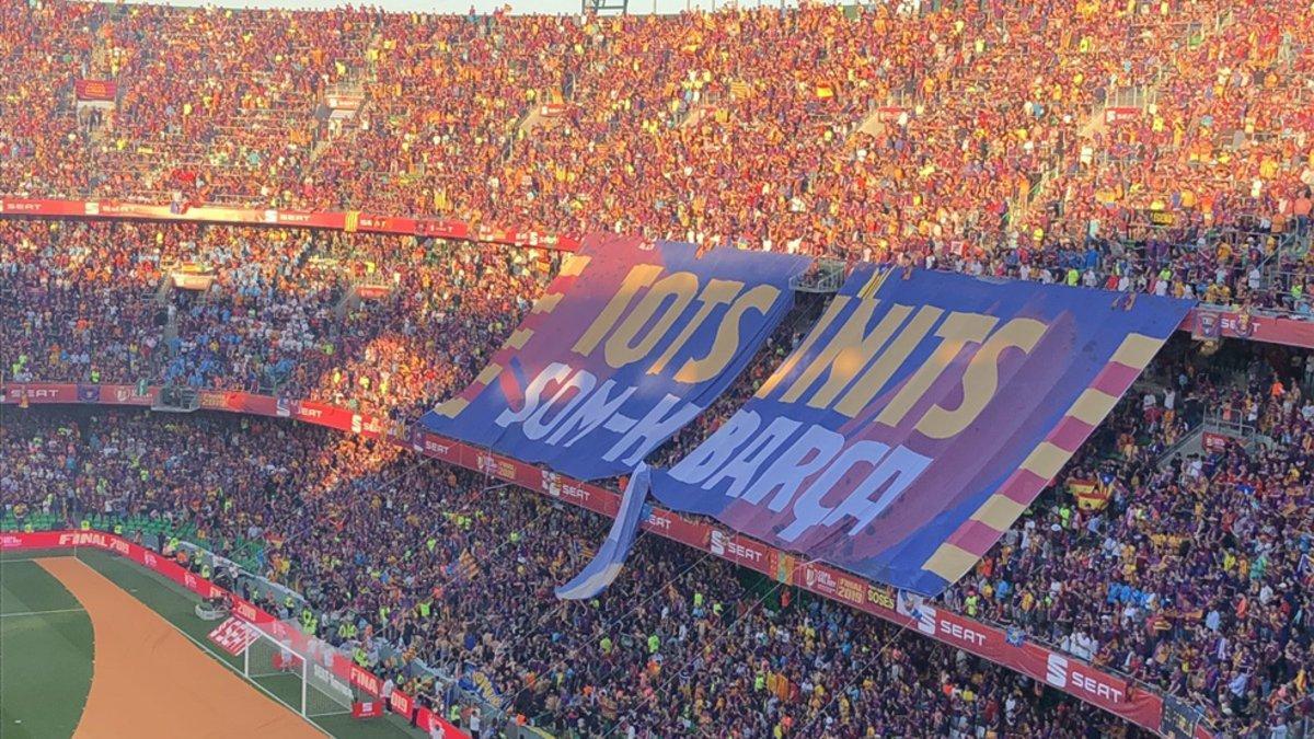 El tifo de la afición del Barça para dar ánimo a los suyos