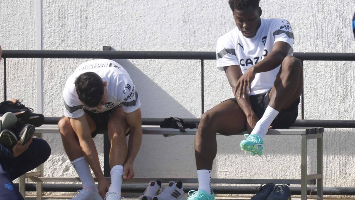 Entrenamiento abierto del  Valencia CF, previo al encuentro en Almería