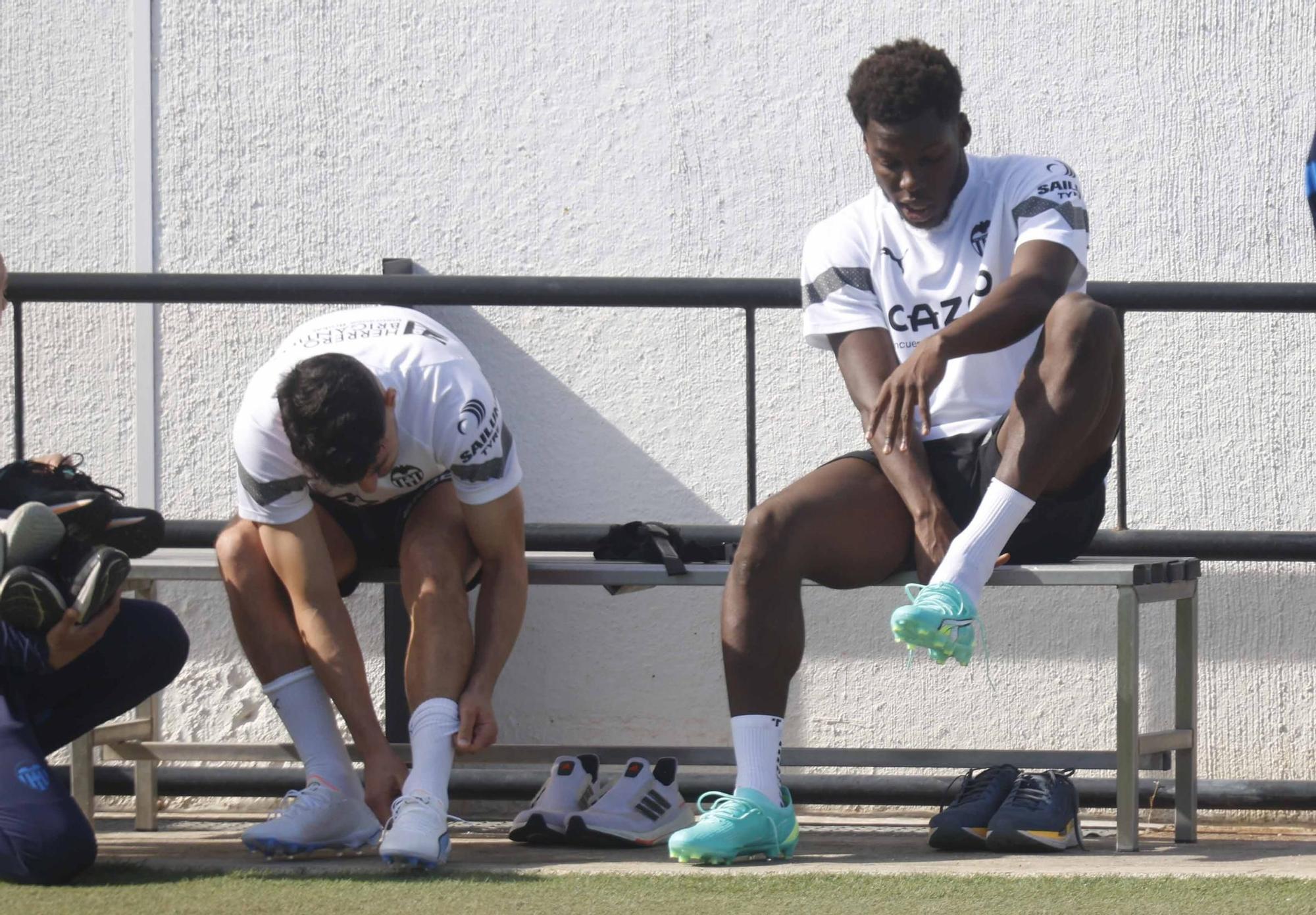 Entrenamiento abierto del  Valencia CF, previo al encuentro en Almería