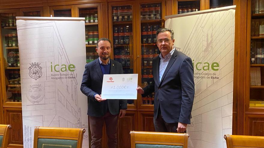 Donativo a favor de Cáritas de los abogados de Elche