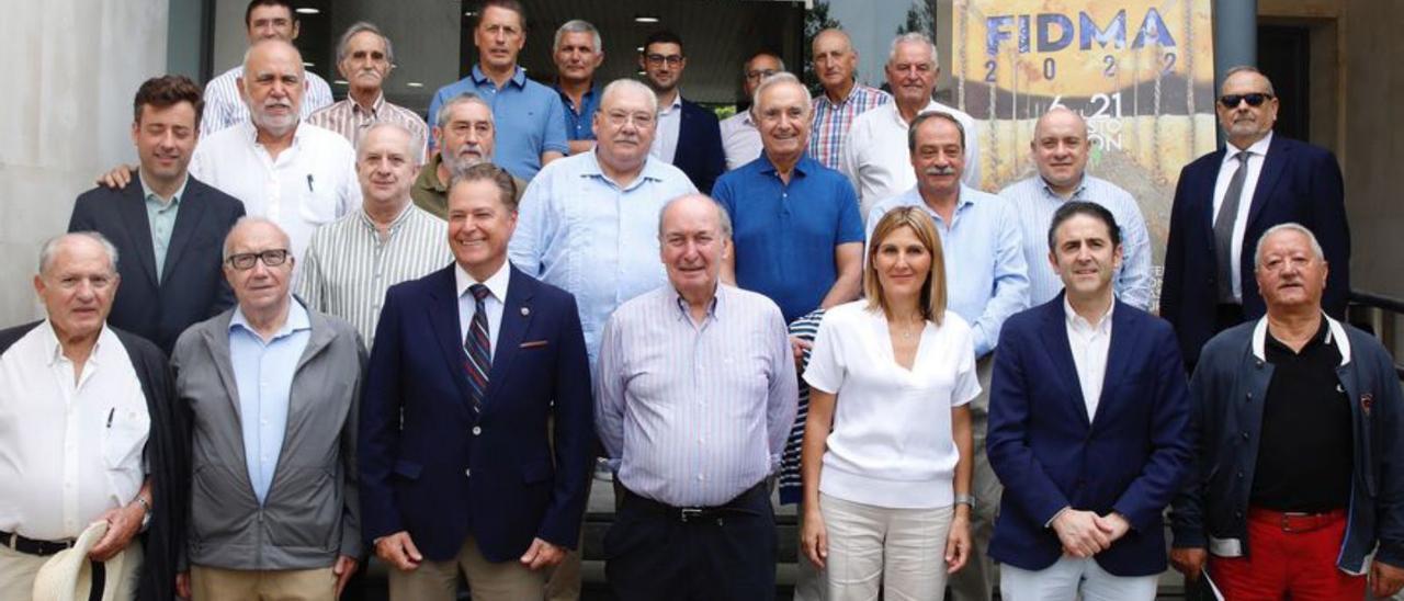 Los participantes en los Encuentros de Ingenieros Técnicos Industriales posan antes de la reunión de ayer. | Á. González