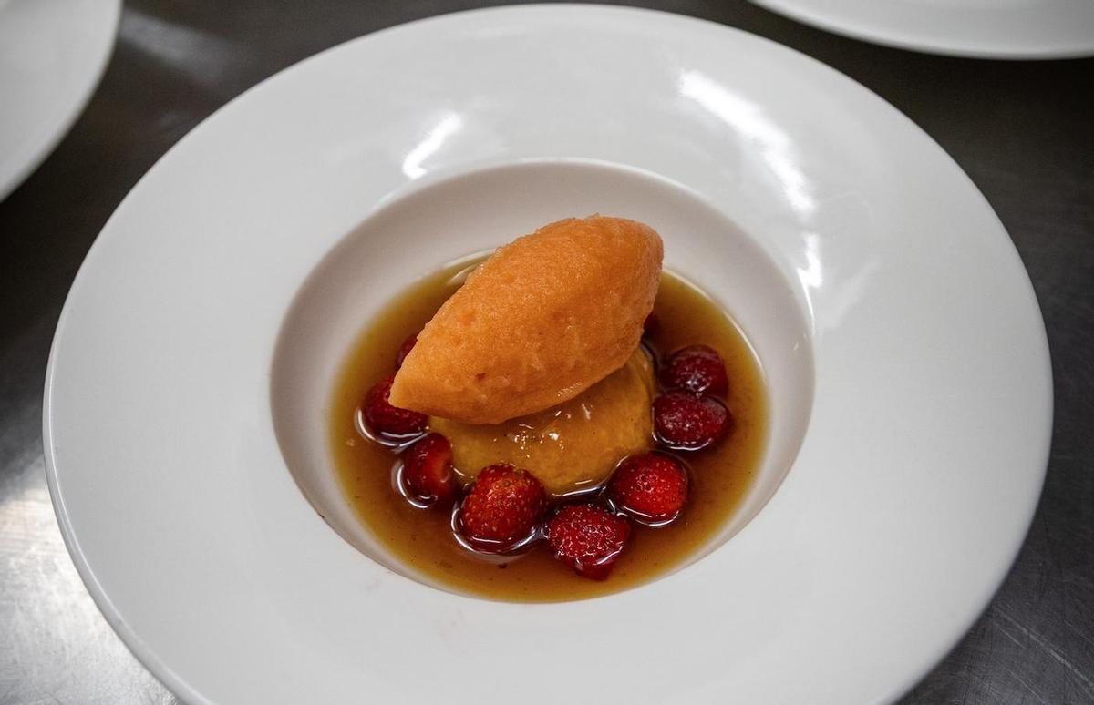 El postre con melocotón pochado de Pabú.