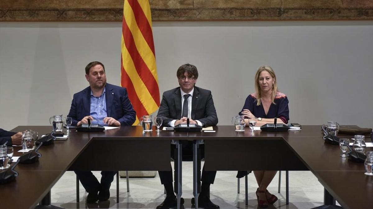 Una imagen de la reunión, con Junqueras, Puigdemont y Munté.