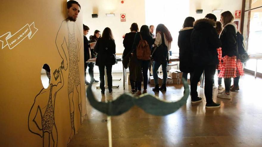 Participantes en las jornadas de diseño &quot;Motiva&quot; en la Escuela Superior de Arte de Avilés, ayer.