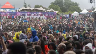 Una joven llama al Luar durante O Son do Camiño para poder hablar con sus padres: "Quero quedar un pouco máis e non me collen o teléfono"