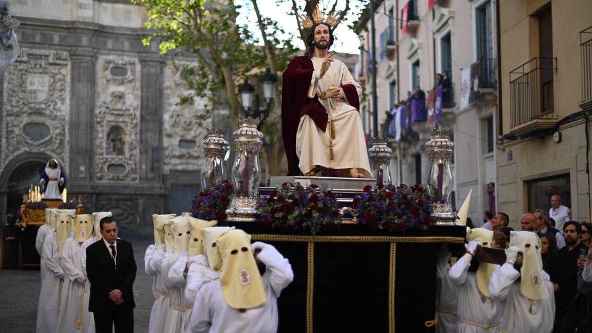 Un Santo Entierro sin lluvia ni contratiempos pone el broche de oro al Viernes Santo de Zaragoza