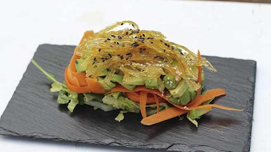 Ensalada de aguacate y agar agar con vinagre de cítricos