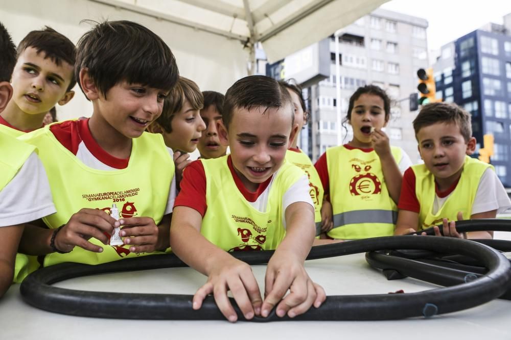 Visita de colegios a una gymkana en el Muro San Lorenzo para celebrar el Día Mundial sin Coche