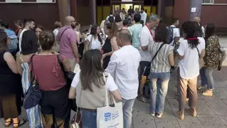 Los sindicatos alertan de que cientos de plazas docentes se quedarán sin cubrir en Madrid por la alta exigencia