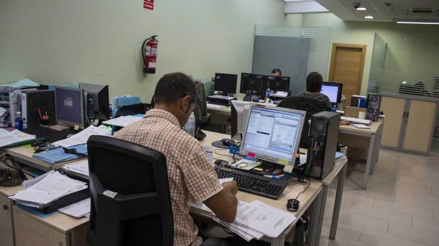 Personal de las oficinas de recaudación, en una imagen de archivo.