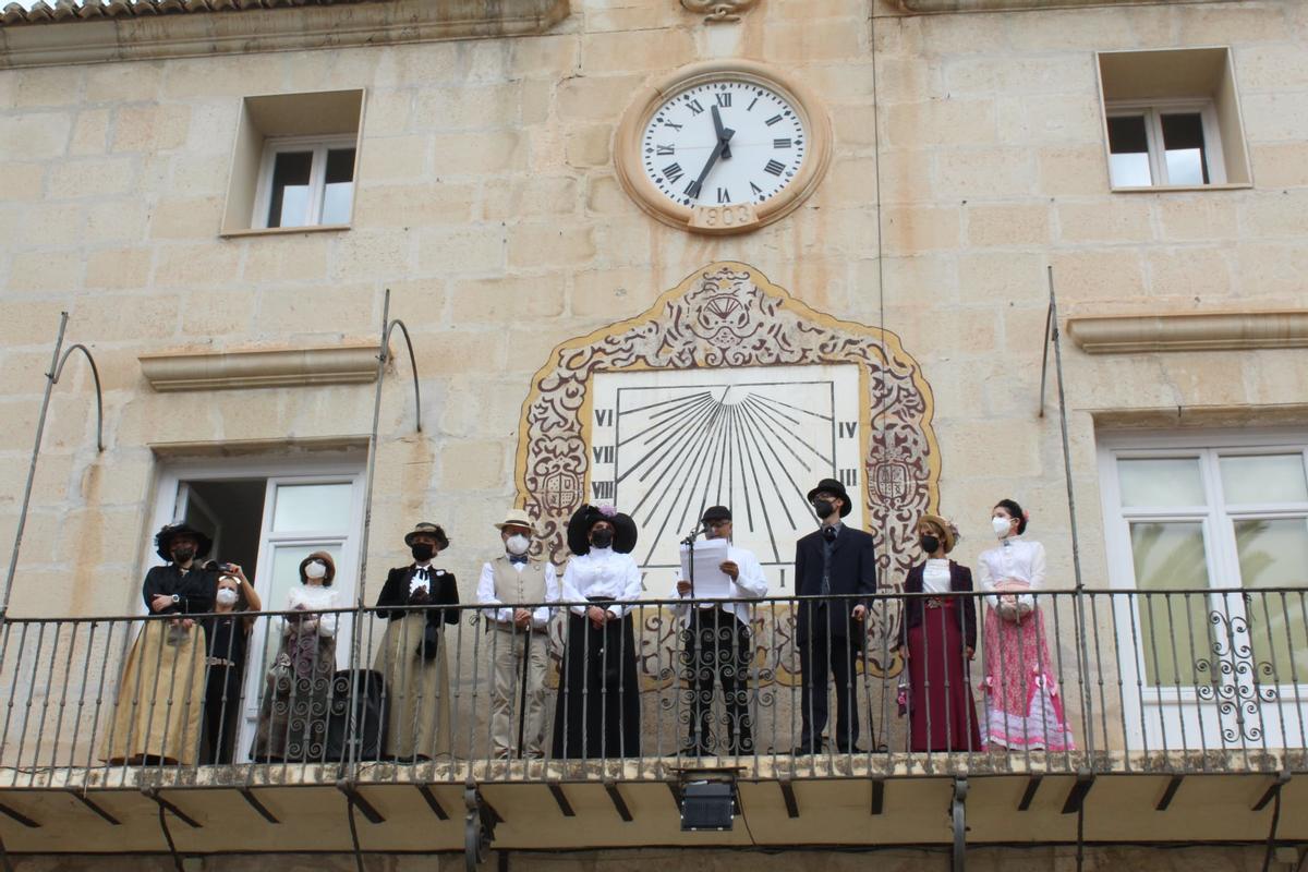 Escenas de Novelda Modernista.