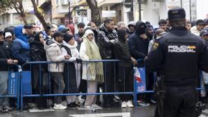 Els diplomàtics denuncien sobrecàrrega als consolats per la regularització