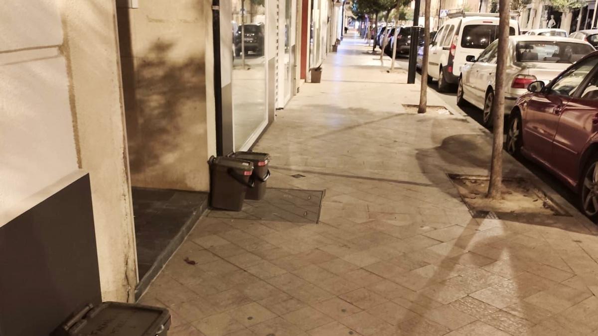 Los nuevos cubos de basura orgánica en las calles de Ontinyent.