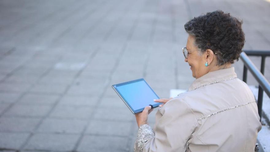 La historia clínica digital comienza a asentarse entre los mayores: la usan tres de cada diez