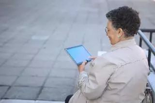La historia clínica digital comienza a asentarse entre los mayores: la usan tres de cada diez