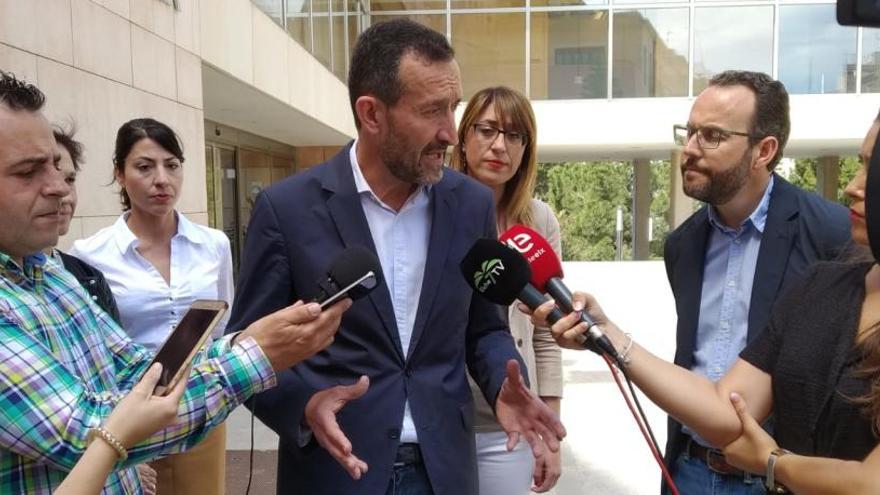El PSOE promete 400 viviendas en San Antón y diez millones para reformas