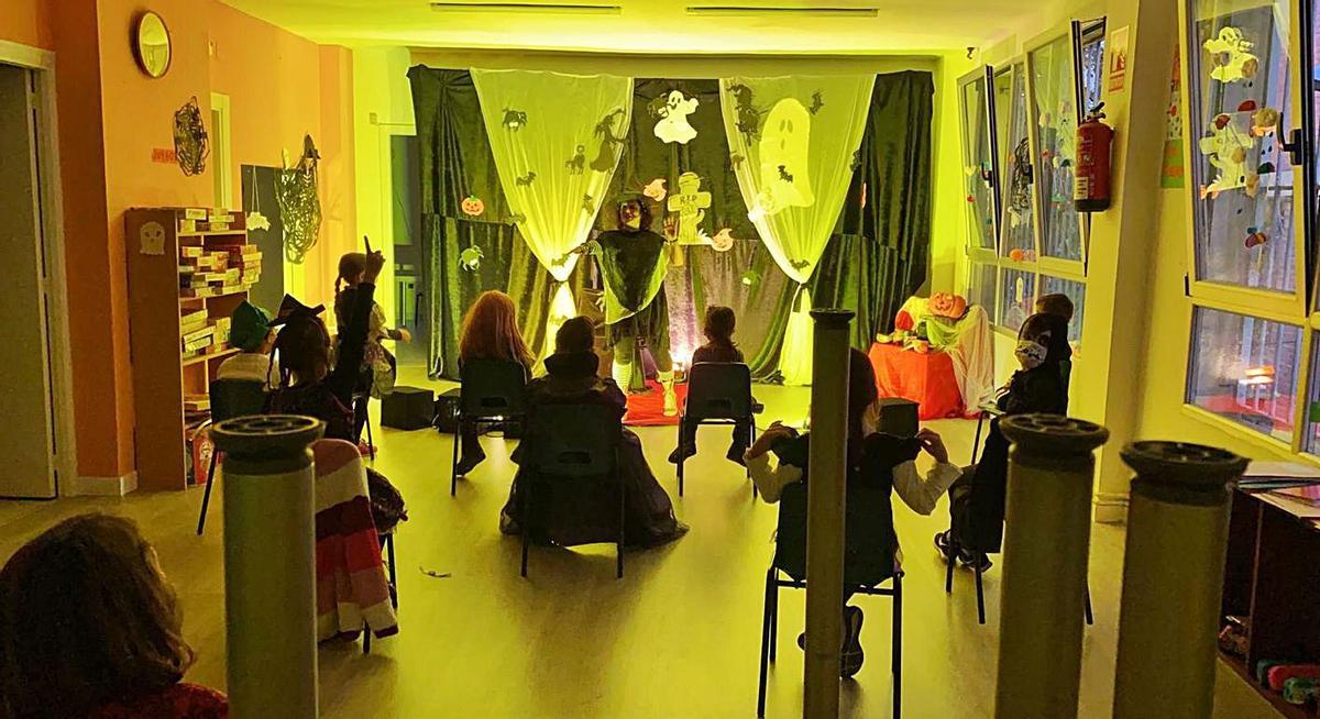 Un momento del taller dirigido a los niños de la Liga.