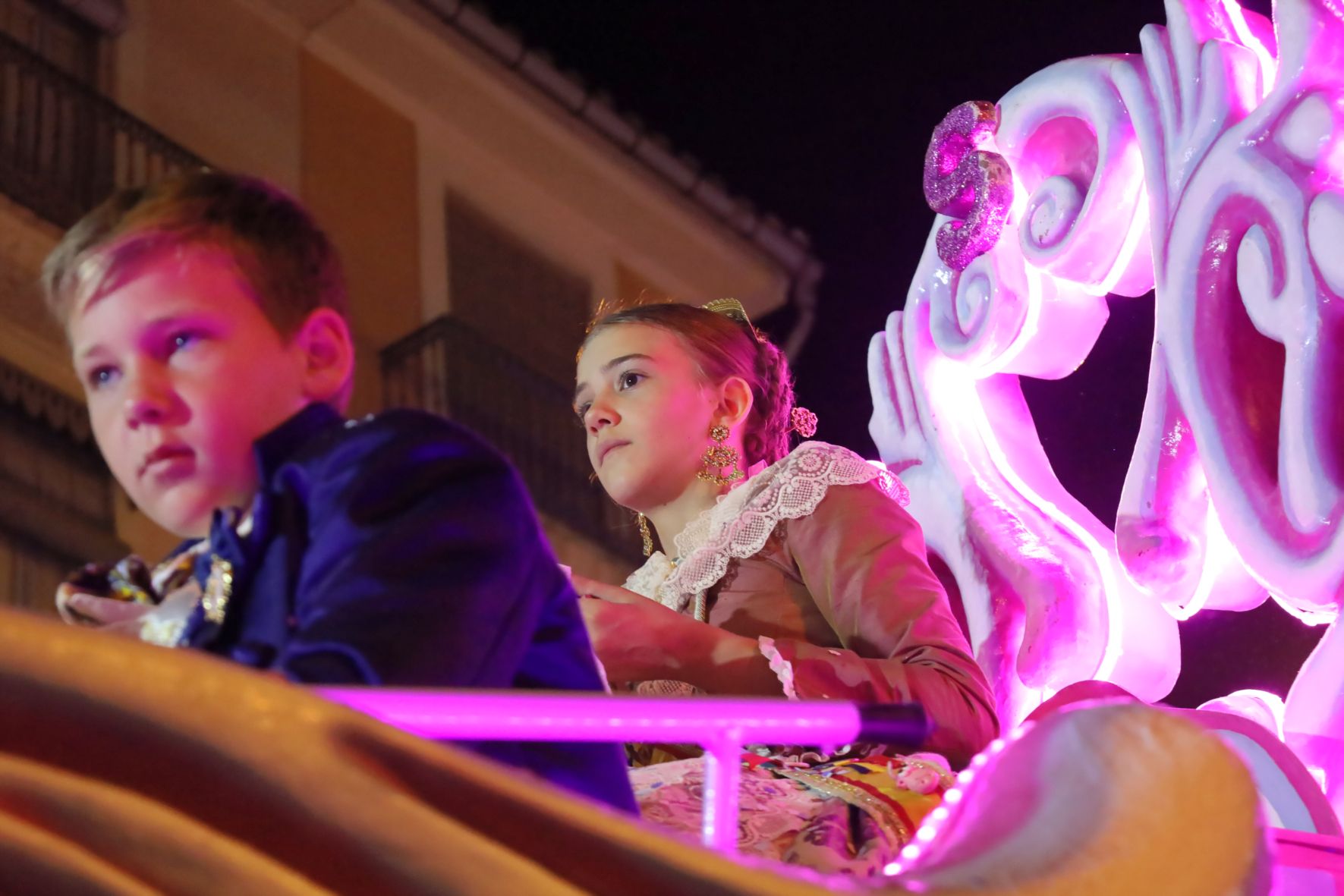 Todas las fotos del colorido desfile de carrozas de la Fira d'Onda