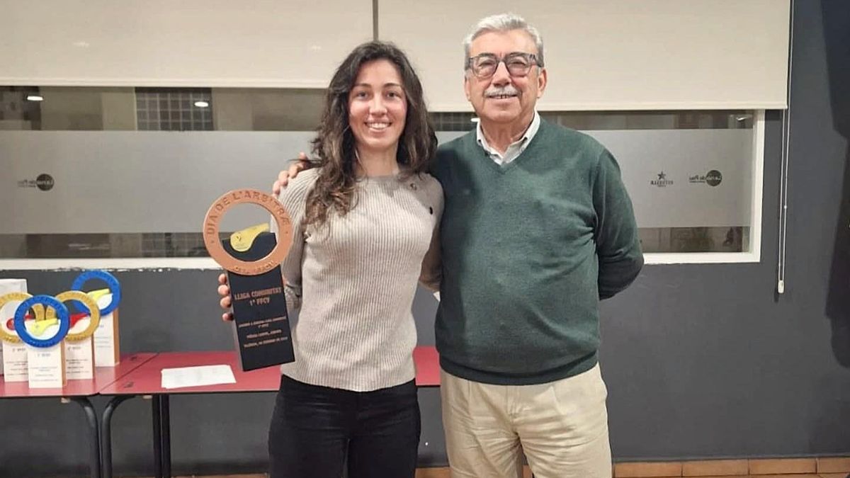 Enrique Lluna Aparici, a la derecha, abandona la presidencia de los árbitros en Castellón.