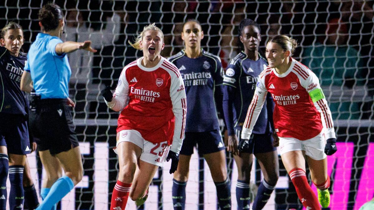 Alessia Russo celebra uno de sus goles contra el Real Madrid