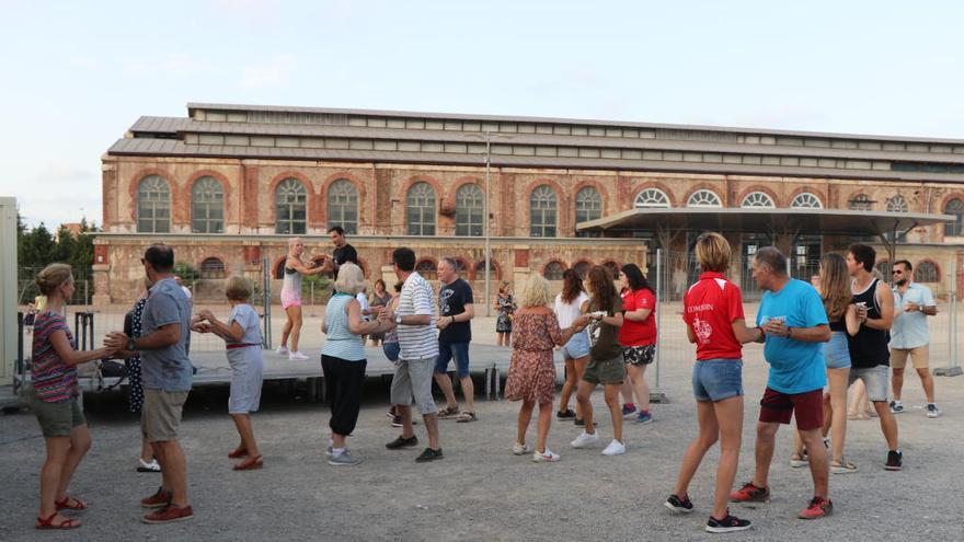 Clases de bailes de salón durante lsa Fiestas.