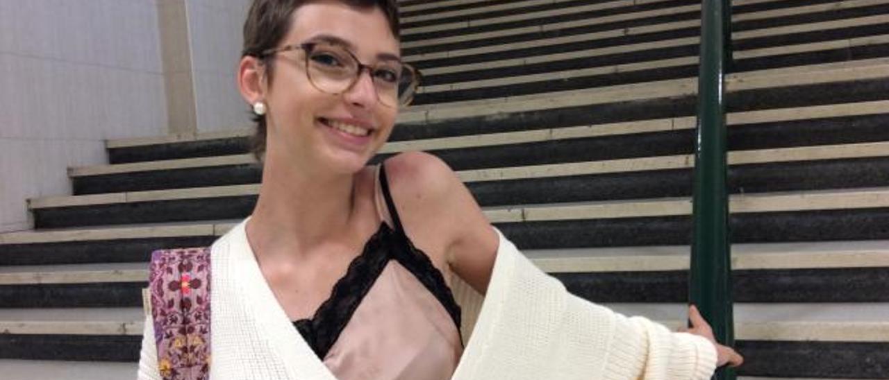 Así es Beatriz Chacón, la joven ovetense que plantó cara al cáncer para cumplir su sueño: hacer la EBAU y matricularse en Magisterio