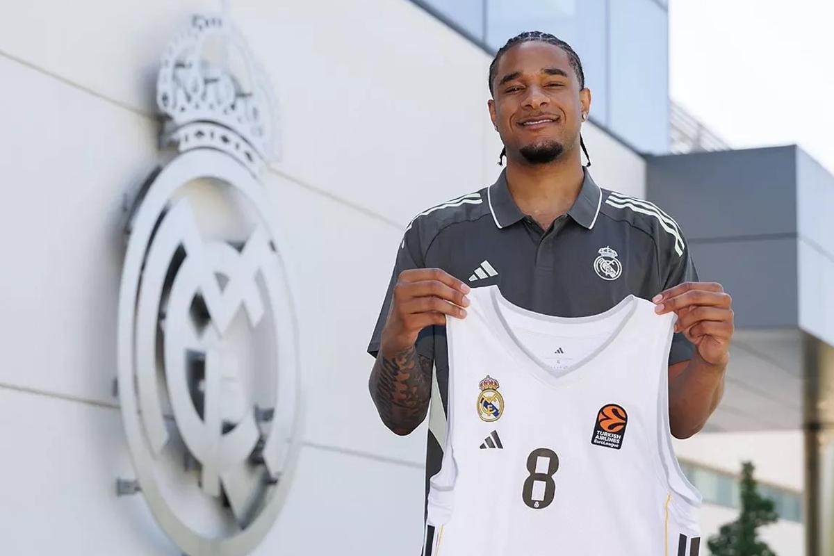 The American claims to feel happy to sign "For one of the greats of the Euroleague"