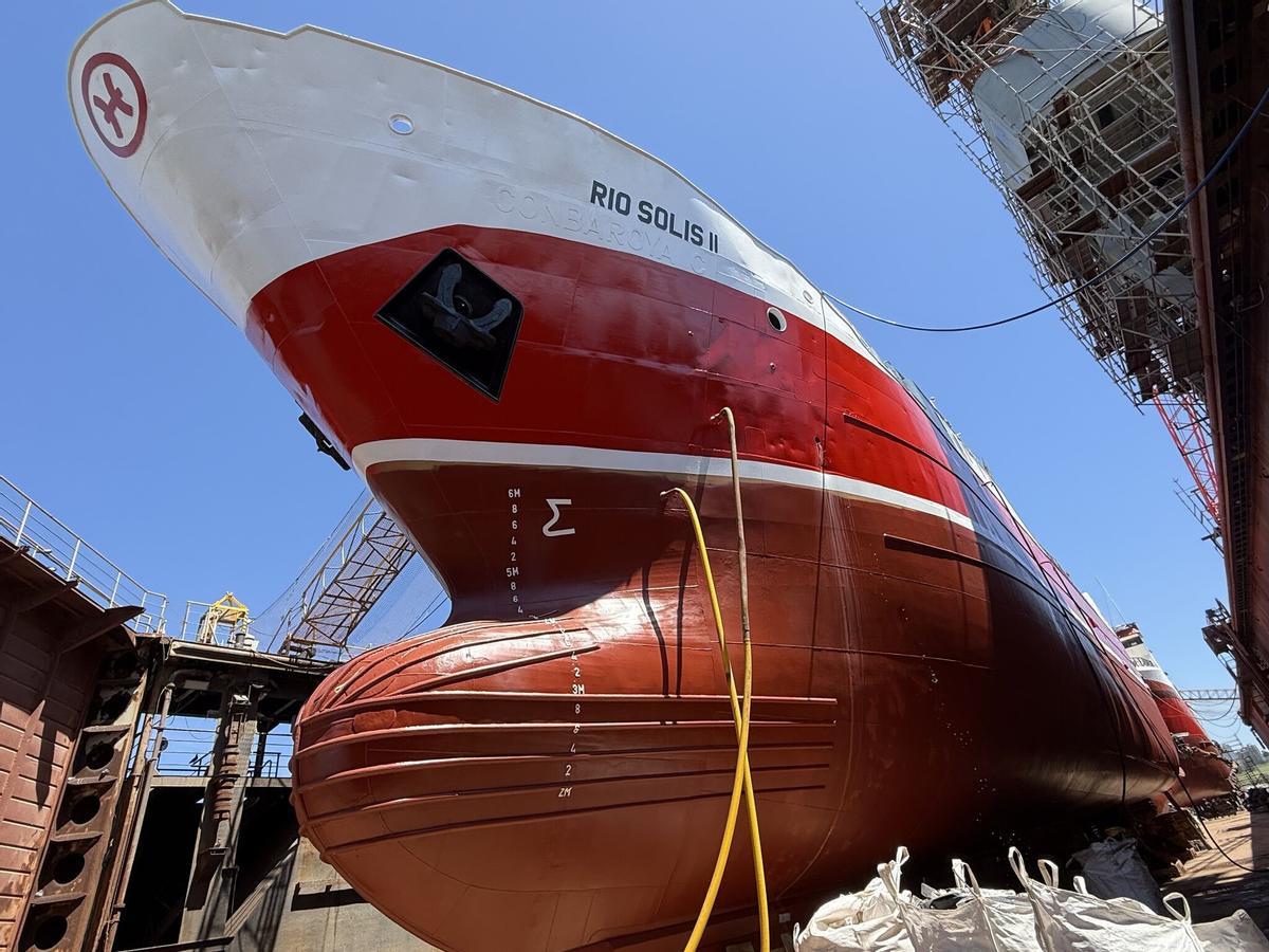 El «Río Solís II», en el carro para una varada periódica