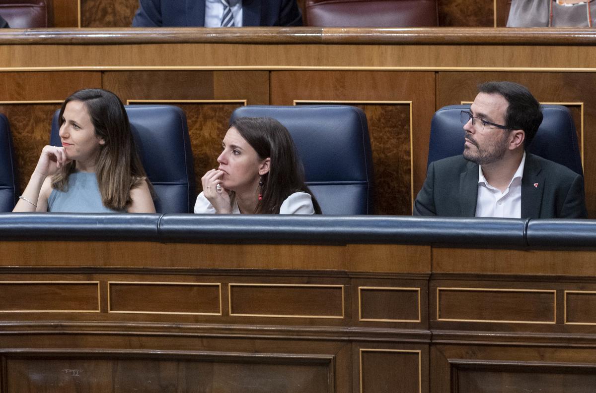 Ione Belarra, Irene Montero y Alberto Garzón, durante una sesión plenaria en el Congreso de los Diputados.