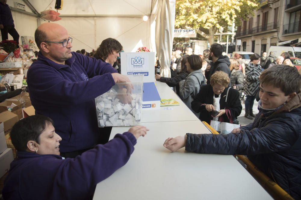 EN IMATGES : La tómbola solidària de La Marató