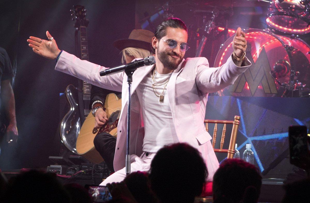 MIA17  MIAMI  EE UU    14 03 2018 - El cantante colombiano Maluma canta en el Faena Theatre en Miami Beach  Florida   Estados Unidos  hoy  miercoles 14 de marzo de 2018  Maluma presento hoy en Miami  EEUU  la version en espanol de  Colors   uno de los temas del Mundial Rusia 2018 y que en ingles es interpretado por el artista Jason Derulo  EFE CRISTOBAL HERRERA